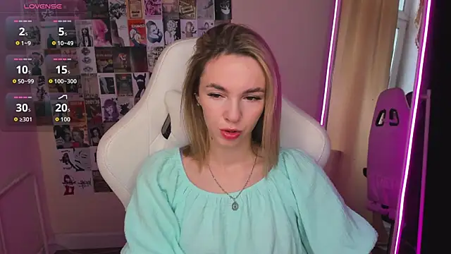 NessaDiazz online show from 9, 10, 2025
