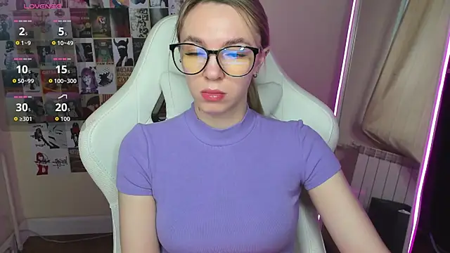 NessaDiazz online show from 14, 10, 2025