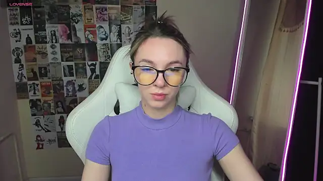 NessaDiazz online show from 21, 10, 2025