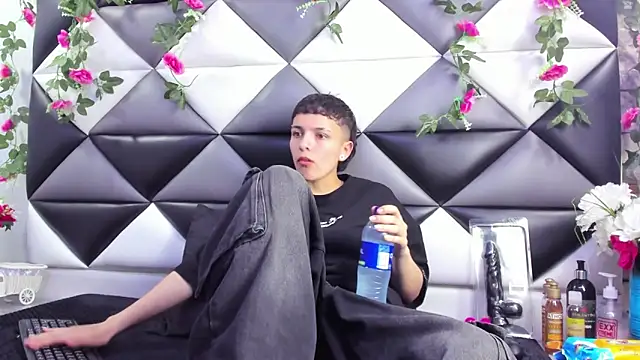 Megan Thompson  online show from 4, 10, 2025