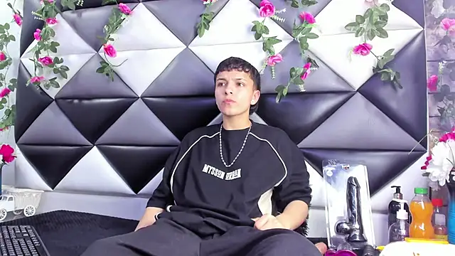 Megan Thompson  online show from 16, 11, 2025