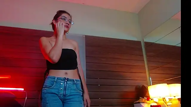Karol Yessenia online show from 6, 10, 2025