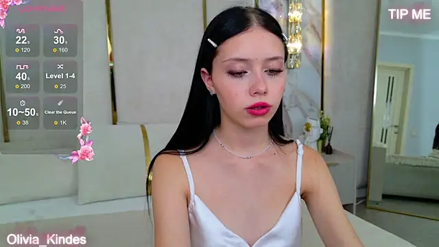 Olivia Kindes online show from 19, 9, 2025