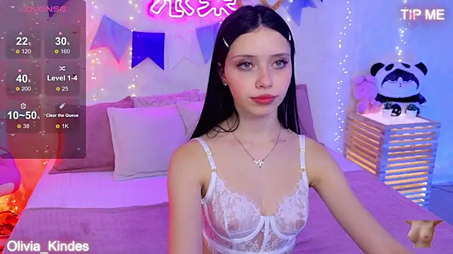 Olivia Kindes online show from 6, 10, 2025