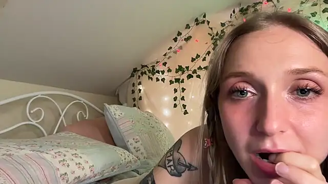 Snapshot of rose_puzzy69 chatting on 2, 6, 2026 rose puzzy69 online show from 2, 6, 2026