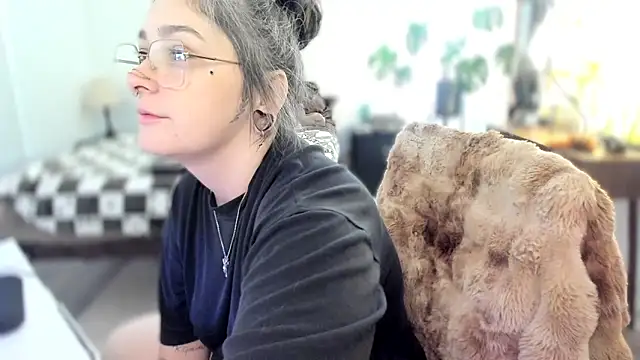 Alix Valentine online show from 7, 11, 2025