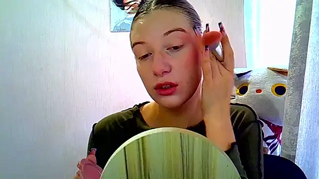 Lily Ember online show from 26, 9, 2025