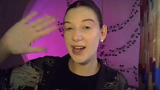 Lily Ember online show from 17, 10, 2025