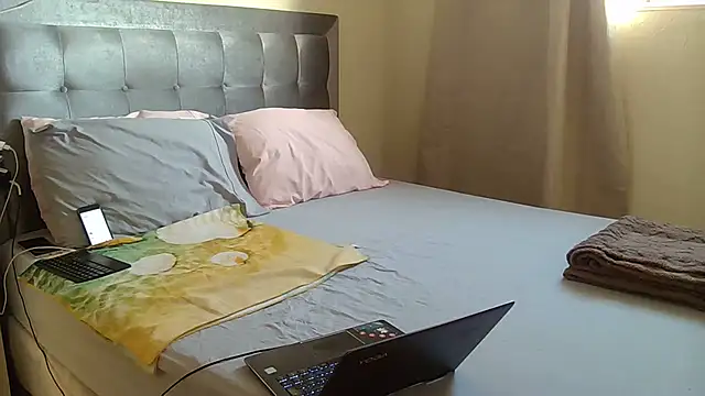 Unique X perience online show from 15, 4, 2026