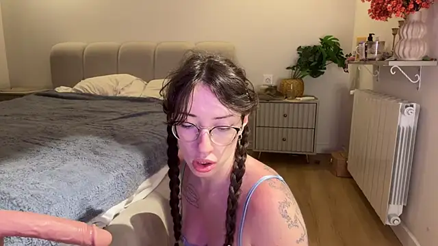 Snapshot of Kelly_Berry__ chatting on 25, 6, 2026 Kelly Berry online show from 25, 6, 2026