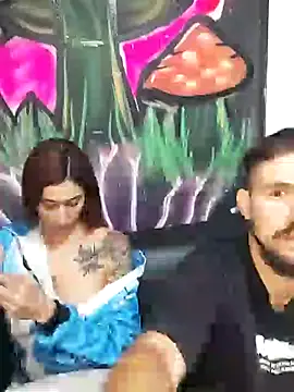 parejajuguetona420 online show from 28, 4, 2026