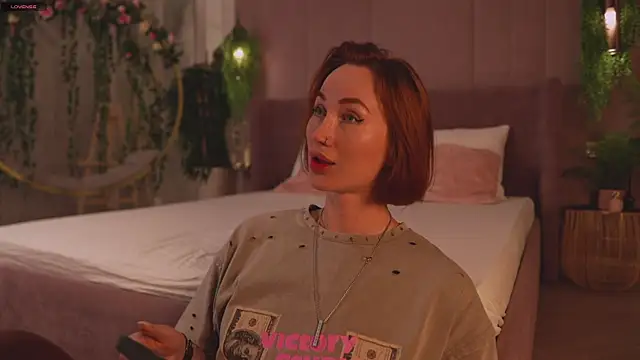 Serena Waldarf online show from 8, 11, 2025