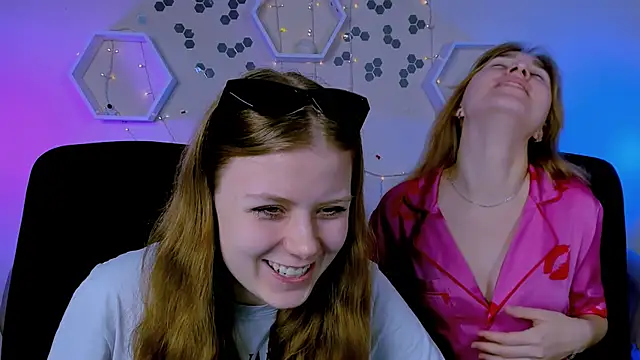 Snapshot of foxy_tease_ chatting on 7, 11, 2025 foxy tease online show from 7, 11, 2025