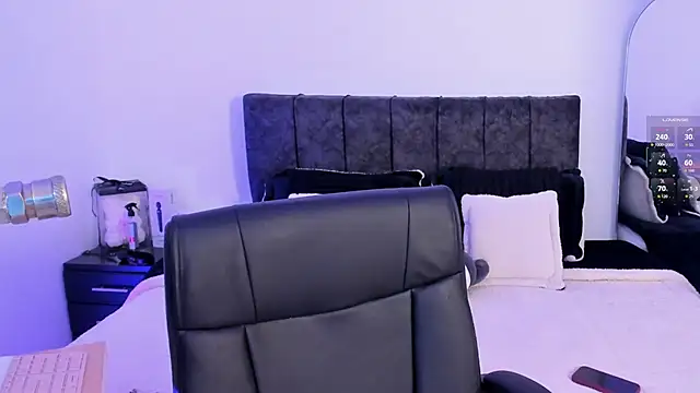 Taylormaxwell online show from 18, 4, 2026