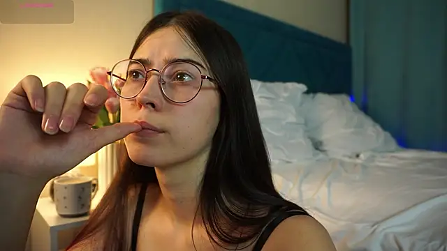 ywixos online show from 4, 11, 2025