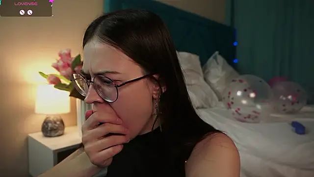 ywixos online show from 3, 3, 2026