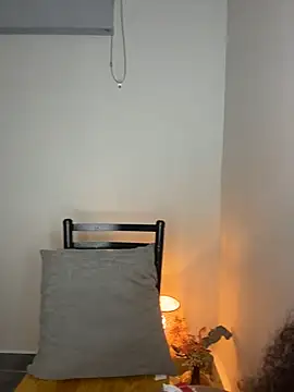 Mia sweet80 online show from 6, 11, 2025