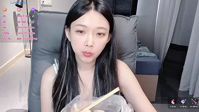 Snapshot of NiNi-baby520 chatting on 19, 10, 2025 NiNi-baby520 online show from 19, 10, 2025