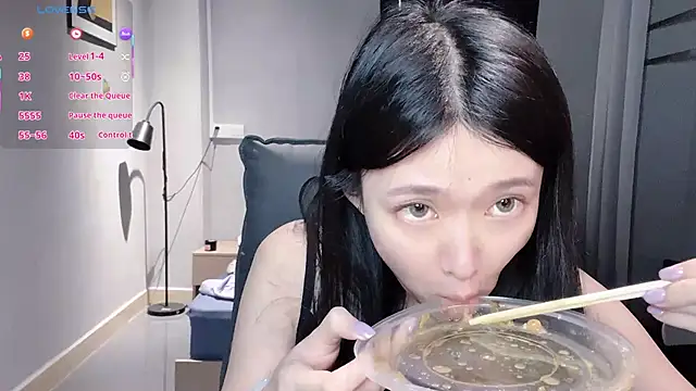 Snapshot of NiNi-baby520 chatting on 18, 11, 2025 NiNi-baby520 online show from 18, 11, 2025