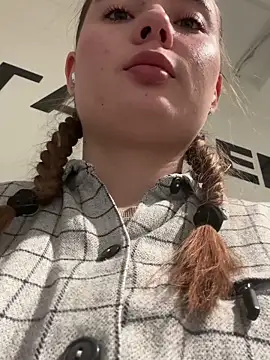 StephanieMur online show from 9, 11, 2025