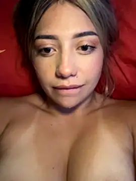 Snapshot of MissCat_ chatting on 27, 10, 2025 MissCat online show from 27, 10, 2025