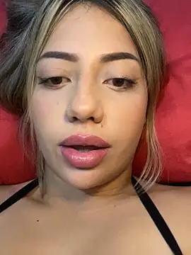 Snapshot of MissCat_ chatting on 1, 11, 2025 MissCat online show from 1, 11, 2025