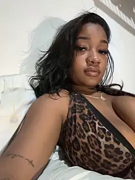 Snapshot of hillarymoreninha chatting on 5, 1, 2026 hillarymoreninha online show from 5, 1, 2026