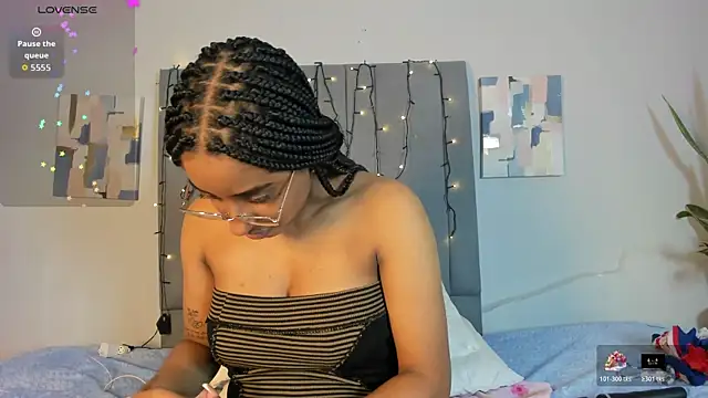 Snapshot of Sophia_Ebony chatting on 5, 1, 2026 Sophia Ebony online show from 5, 1, 2026