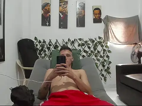 Snapshot of Latins_Boss chatting on 16, 4, 2026 Latins Boss online show from 16, 4, 2026