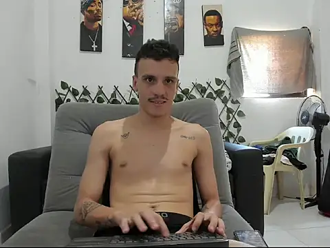 Snapshot of Latins_Boss chatting on 7, 7, 2026 Latins Boss online show from 7, 7, 2026