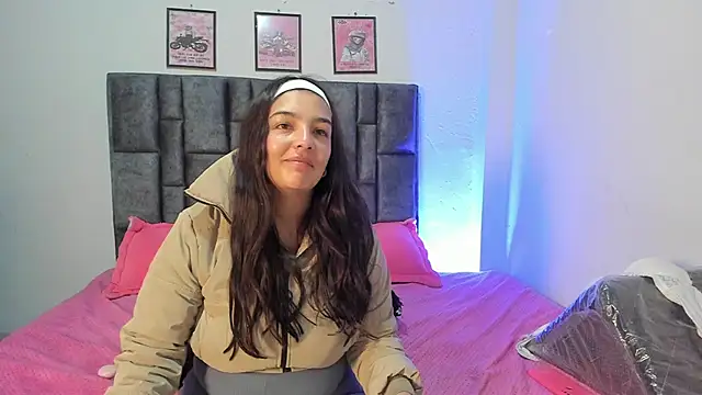 Esmeraldaa- online show from 3, 6, 2026