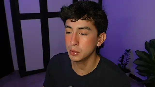 Snapshot of sweettaaron01 chatting on 10, 6, 2026 sweettaaron01 online show from 10, 6, 2026