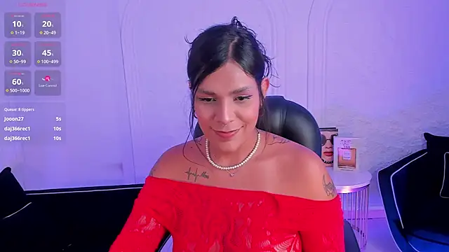 Snapshot of SarahYates chatting on 7, 7, 2026 SarahYates online show from 7, 7, 2026