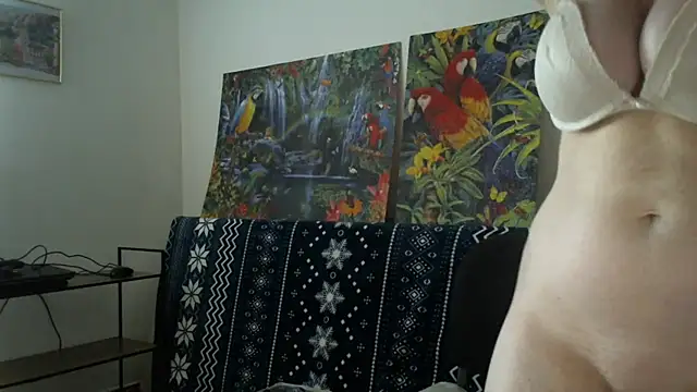 Snapshot of sweetdolly20 chatting on 4, 10, 2025 sweetdolly20 online show from 4, 10, 2025