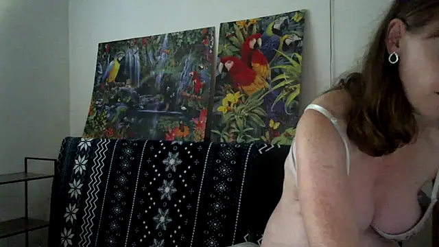 Snapshot of sweetdolly20 chatting on 11, 10, 2025 sweetdolly20 online show from 11, 10, 2025