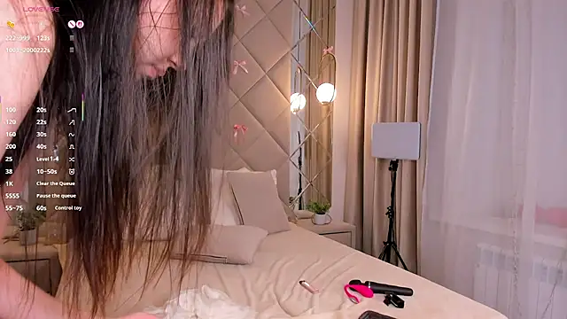 Nelly Kimm online show from 30, 3, 2026