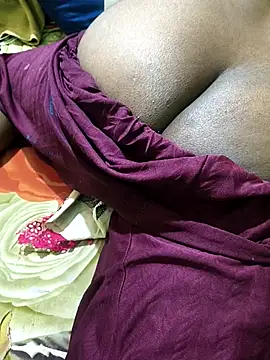 Dassing strip couple online show from 12, 3, 2026