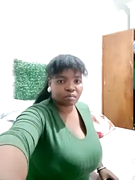 ShySexyBaddiexx online show from 19, 10, 2025