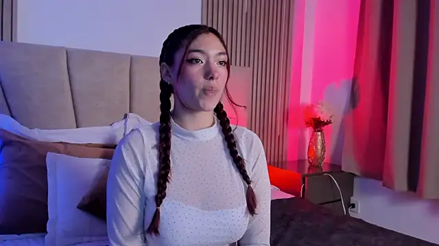 Victoria Beaumont online show from 30, 10, 2025