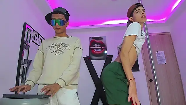 TWINKS FRIENDS online show from 15, 10, 2025