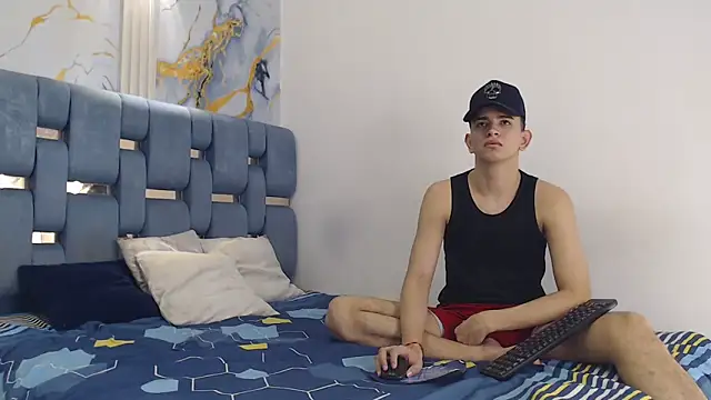 TWINKS FRIENDS online show from 2, 4, 2026