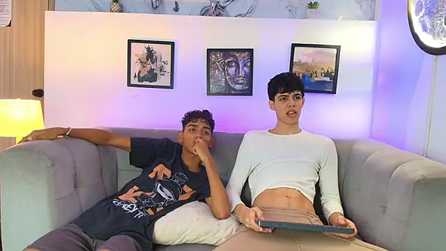 Snapshot of TWINKS_FRIENDS chatting on 17, 4, 2026 TWINKS FRIENDS online show from 17, 4, 2026