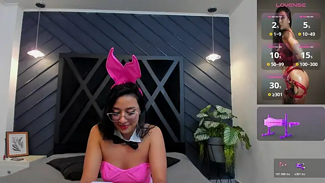 zoe martins  online show from 31, 10, 2025