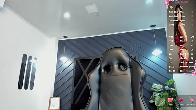 zoe martins  online show from 2, 12, 2025