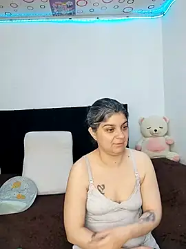 Snapshot of queemking chatting on 3, 2, 2026 queemking online show from 3, 2, 2026