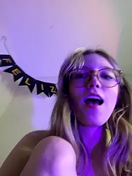 Snapshot of ReenKitty chatting on 11, 10, 2025 ReenKitty online show from 11, 10, 2025