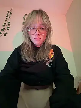 Snapshot of ReenKitty chatting on 2, 12, 2025 ReenKitty online show from 2, 12, 2025