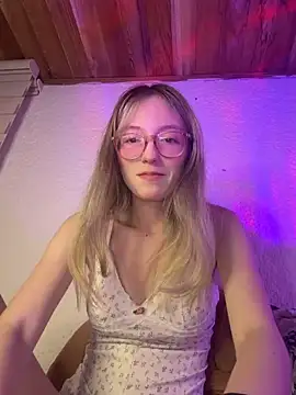 Snapshot of ReenKitty chatting on 20, 3, 2026 ReenKitty online show from 20, 3, 2026