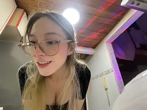 Snapshot of ReenKitty chatting on 19, 4, 2026 ReenKitty online show from 19, 4, 2026