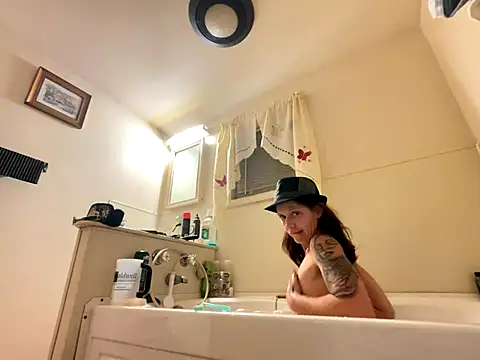 Snapshot of YoMomma-xoxo13 chatting on 12, 10, 2025 YoMomma-xoxo13 online show from 12, 10, 2025